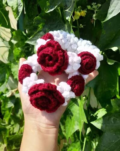 Red Rose Crochet Gajra Pair