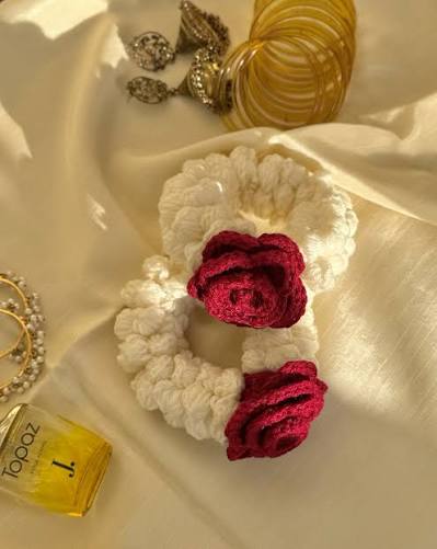 Red Rose Crochet Gajra Pair